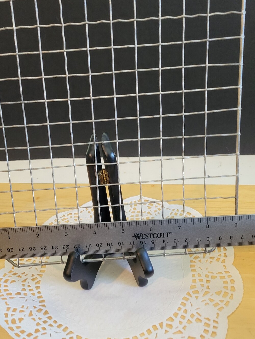 Vintage Small Wire Rack Grid Design - Picture 3 of 4